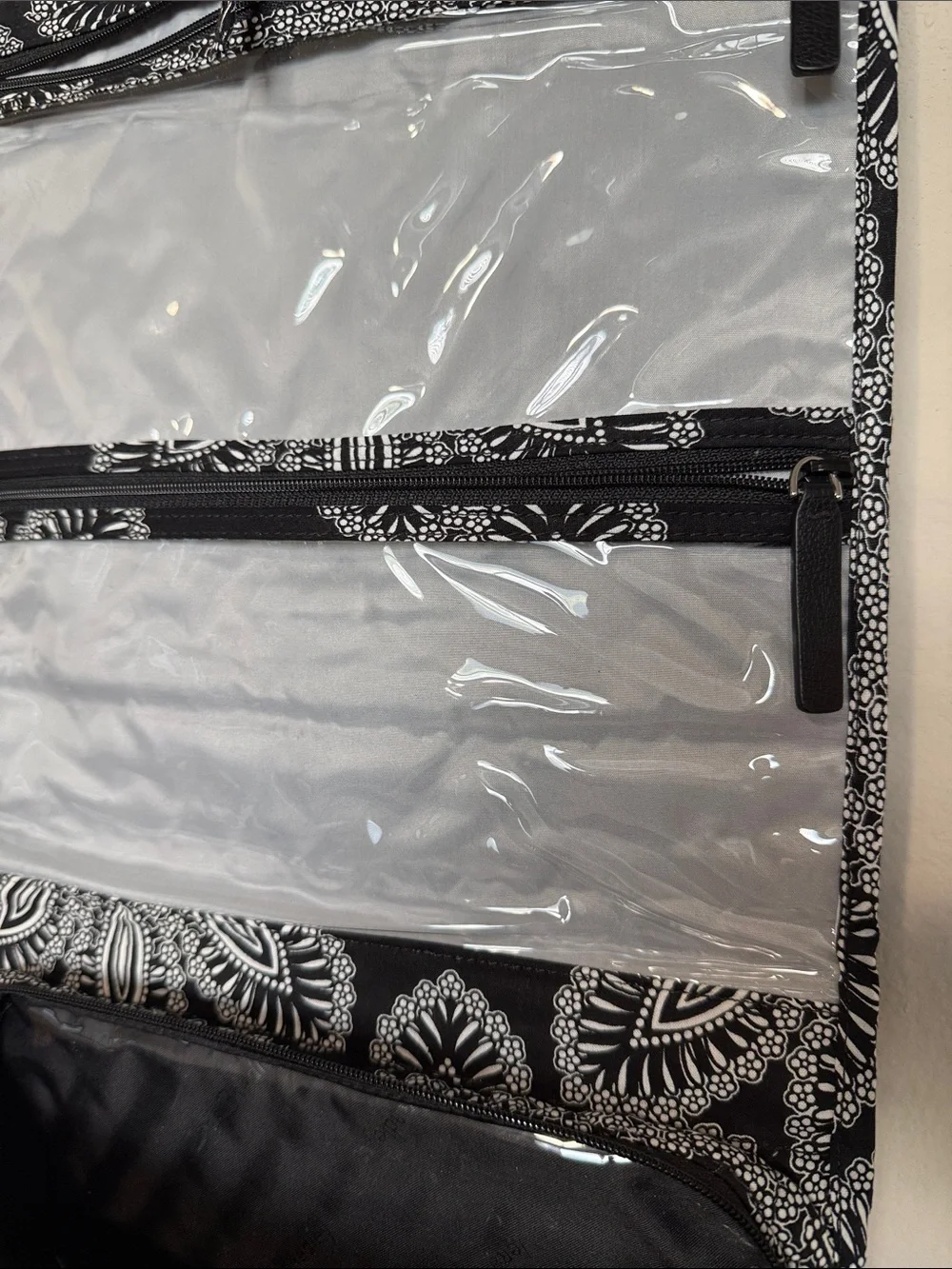 Vera Bradley Black & White Floral Hanging Travel/Jewelry Organizer